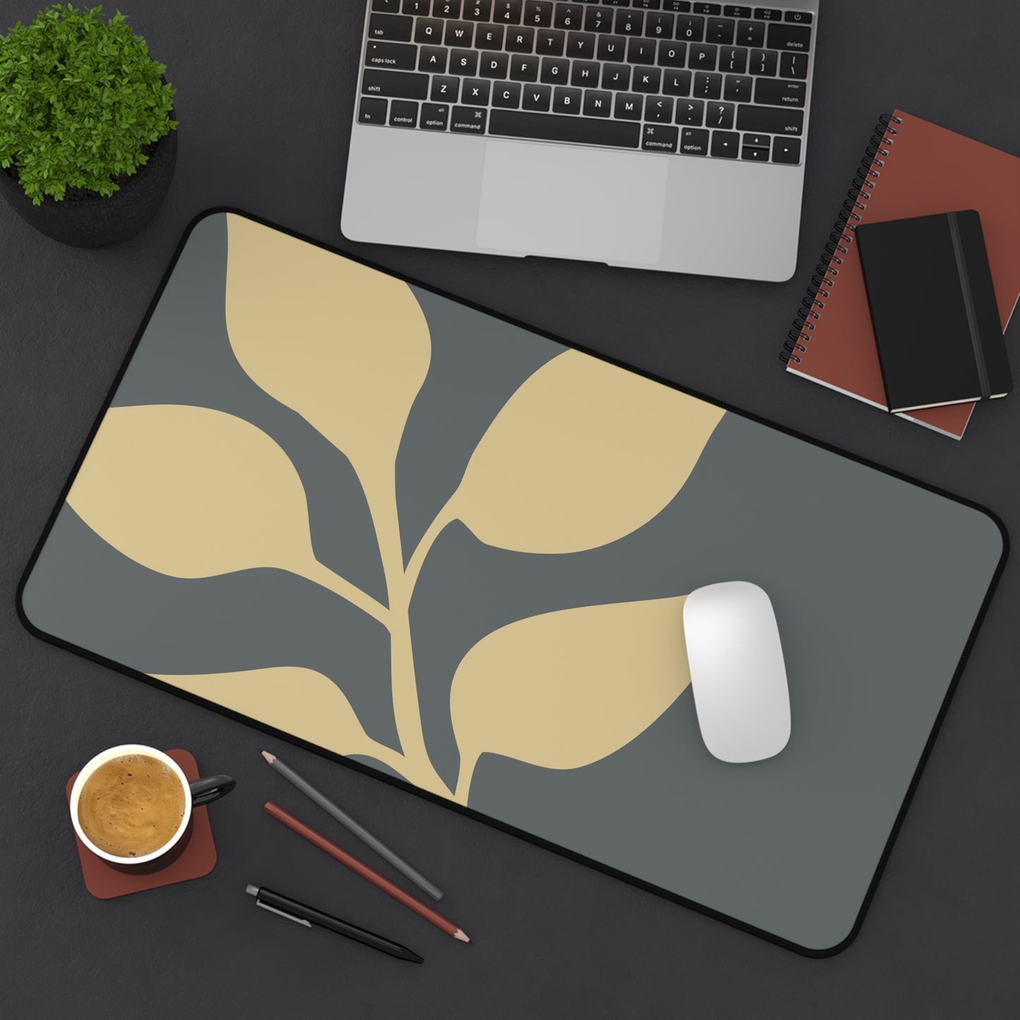 "lau" Desk Mat