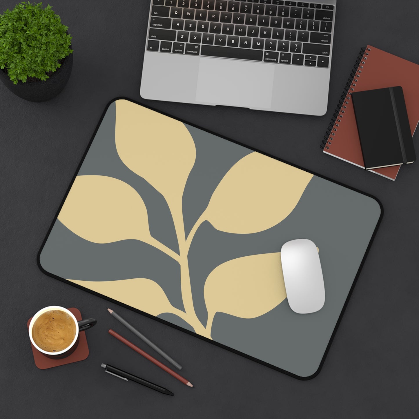 "lau" Desk Mat