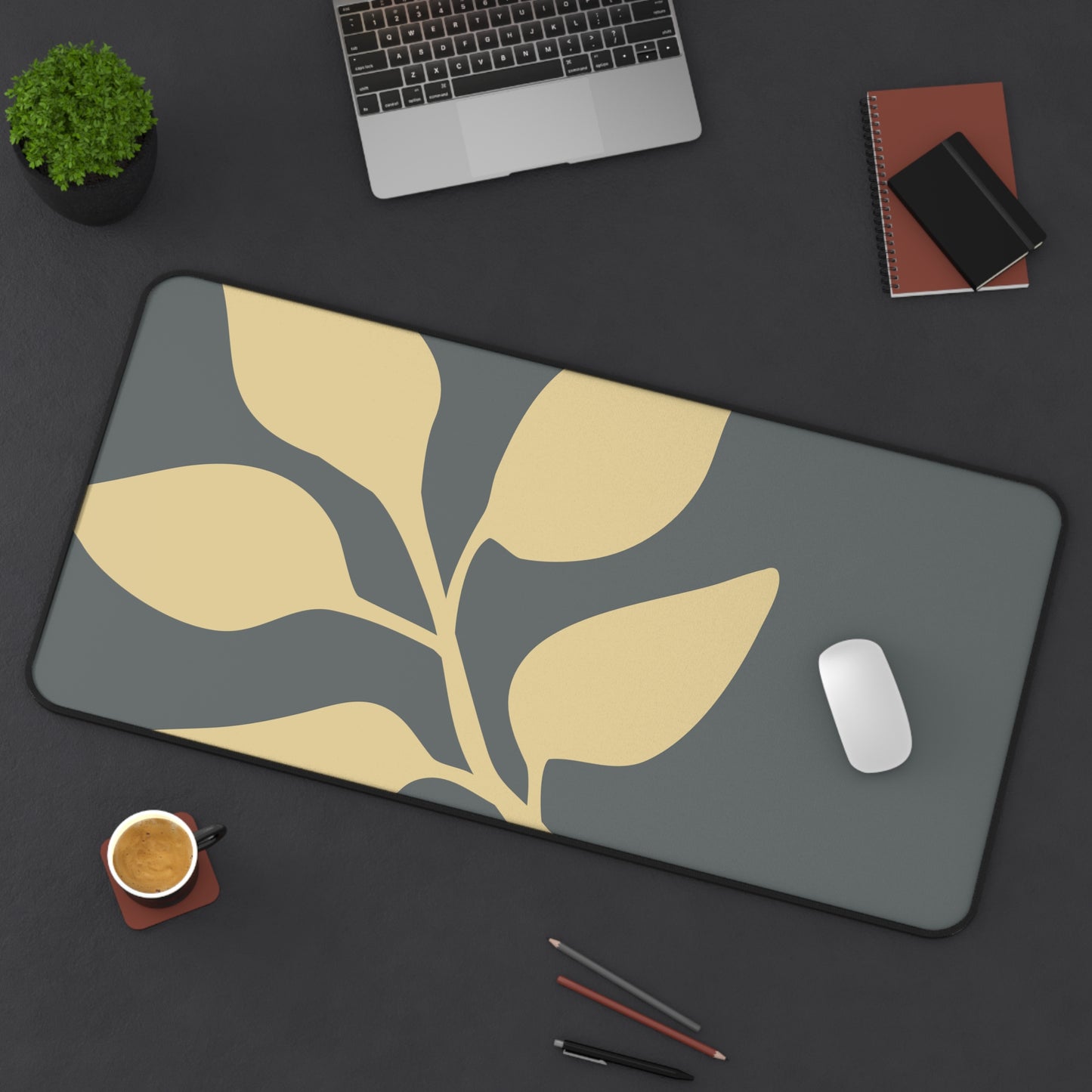 "lau" Desk Mat